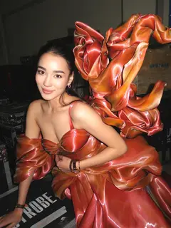 巴彦 香港的应召女郎