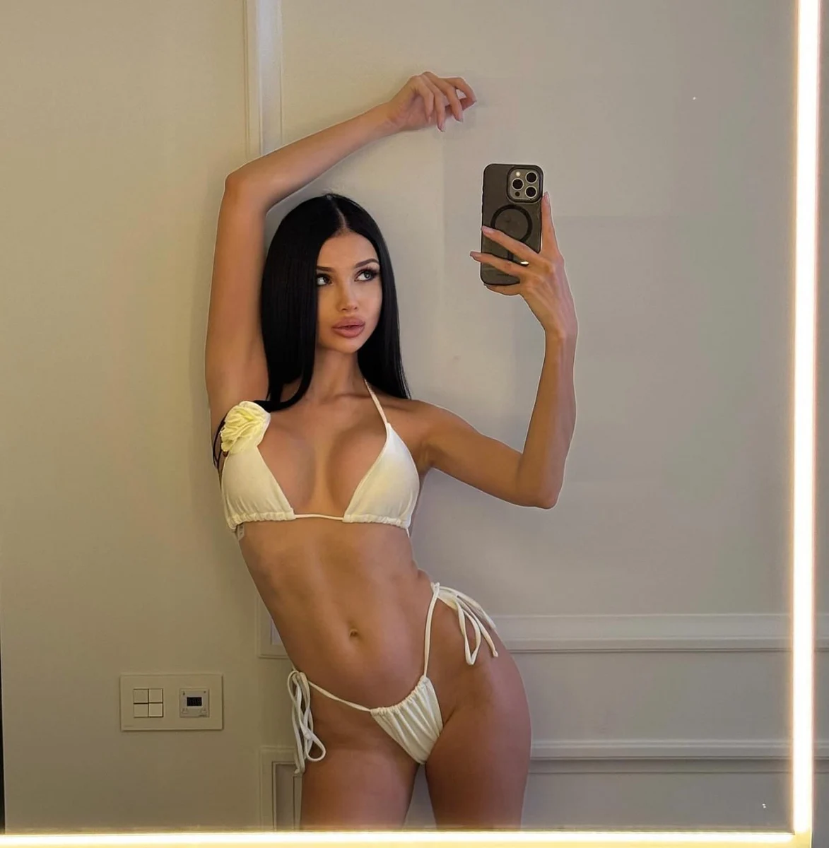 Christina escort in Hong Kong