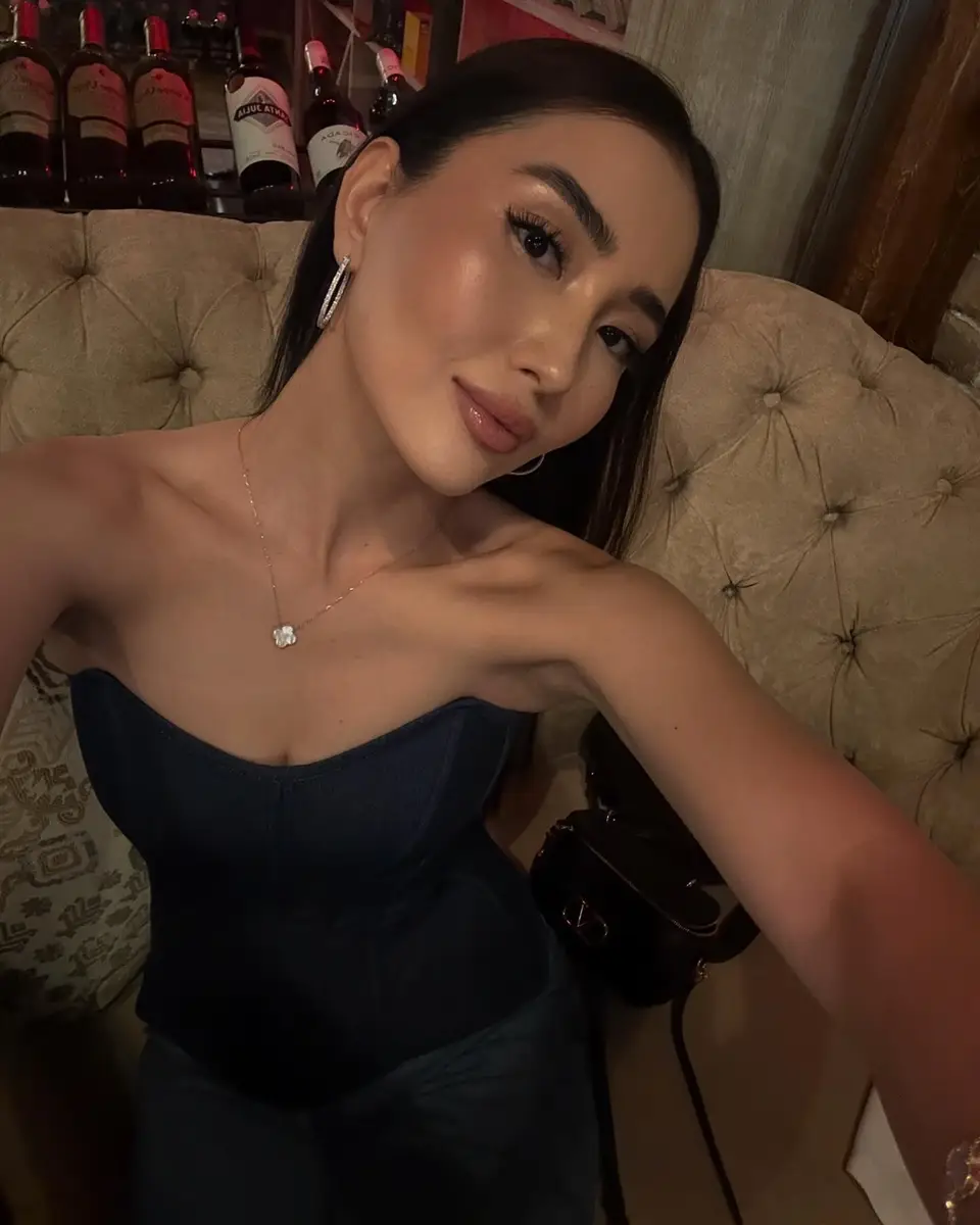 Erke escort in Hong Kong