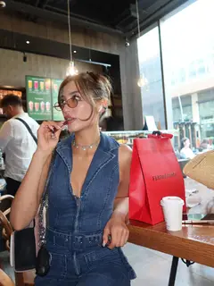 法里扎 香港的应召女郎